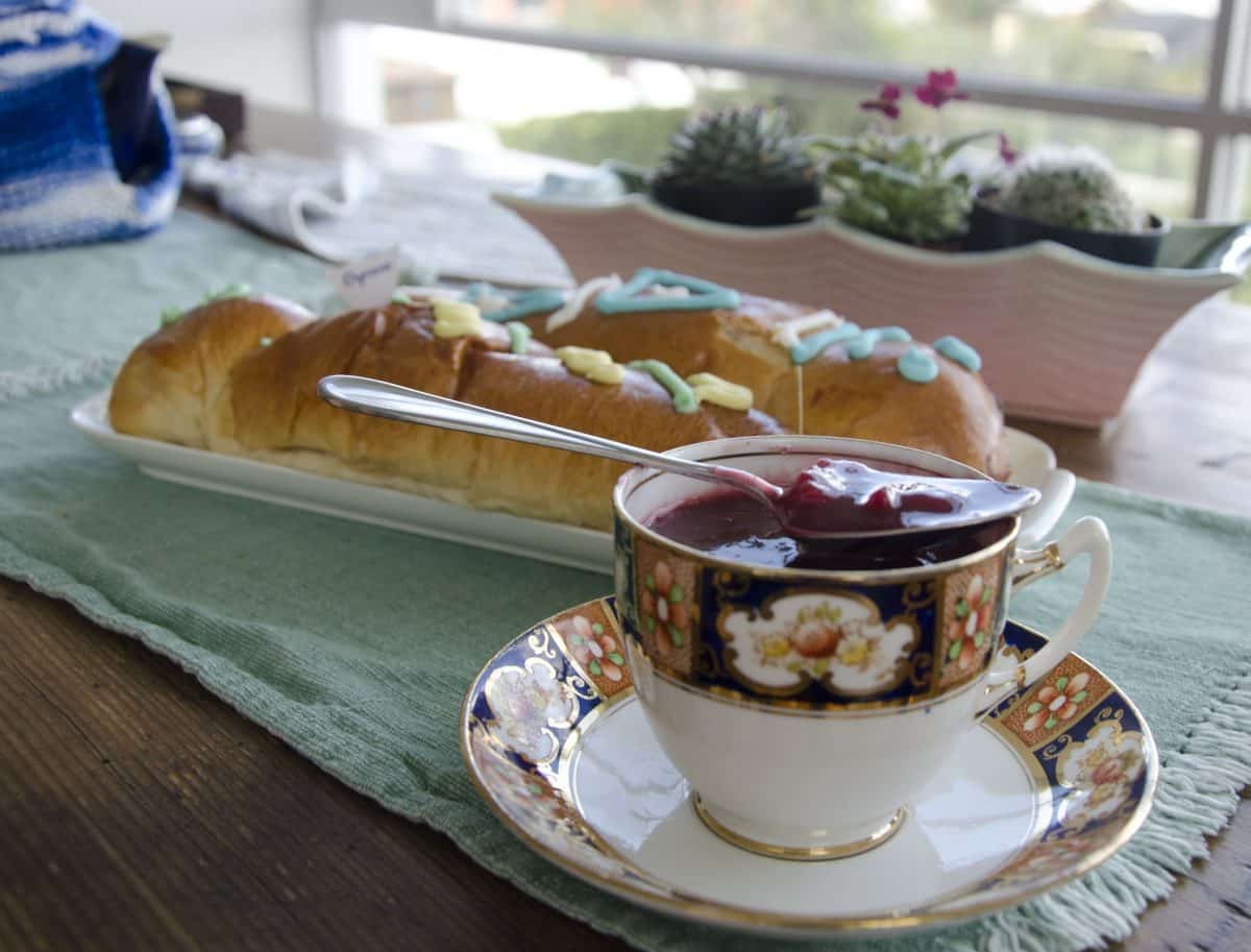 Colada Morada y Guaguas de Pan