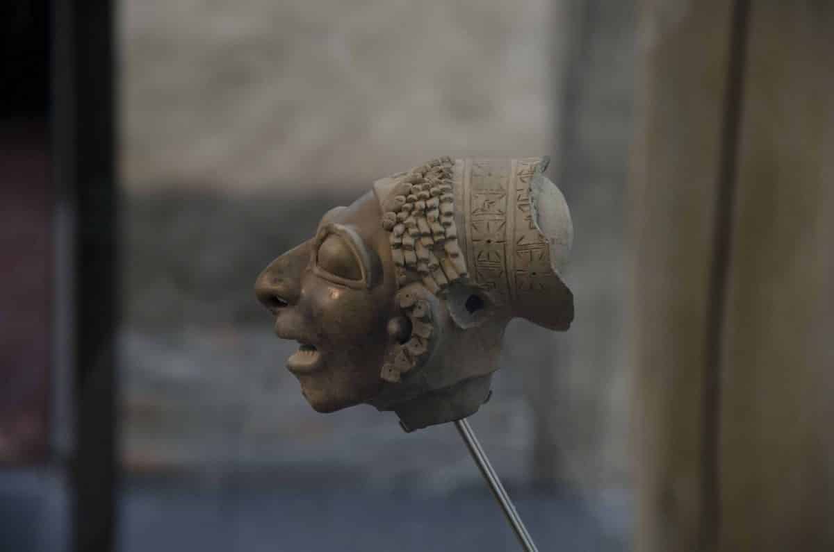 Shaman’s table; Cultura Jama-Coaque (500 BCE – 1530 BC); Casa del Alabado, Quito, Ecuador | ©Angela Drake Shaman’s table; Cultura Jama-Coaque (500 BCE – 1530 BC); Casa del Alabado, Quito, Ecuador | ©Angela Drake