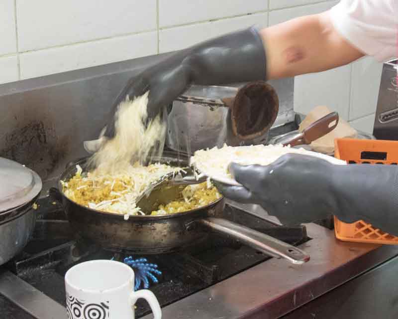 Añadir el queso rallado. Añadir queso rallado; receta de tigrillo.