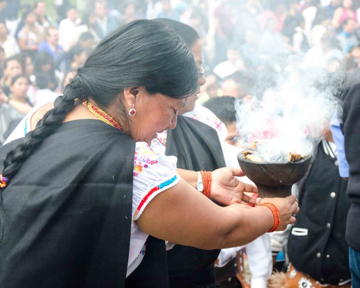 Limpieza Sagrada en humo, Inti Raymi, Cotacachi, Ecuador | ©Angela Drake Limpieza Sagrada en humo, Inti Raymi, Cotacachi, Ecuador | ©Angela Drake