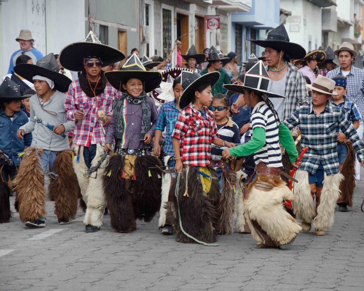 Toma de la Plaza, Niños, Cotacachi, Ecuador| ©Angela Drake Toma de la Plaza, Niños, Cotacachi, Ecuador| ©Angela Drake
