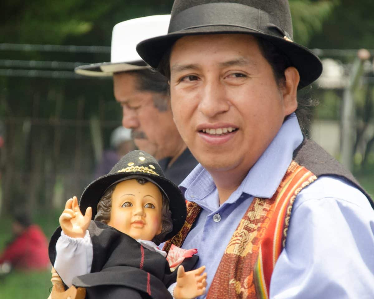 Llevando al Niño Jesús, Festival Kapak Raymi | La Procesión kapak Raymi en Quito, Ecuador | © Angela Drake Llevando al Niño Jesús, Festival Kapak Raymi | La Procesión kapak Raymi en Quito, Ecuador | © Angela Drake