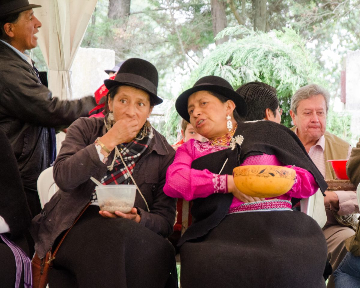 Compartiendo una comida, Kapak Raymi, Quito, Ecuador | ©Angela Drake / Not Your Average American Compartiendo una comida, Kapak Raymi, Quito, Ecuador | ©Angela Drake / Not Your Average American