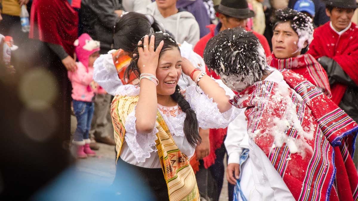 Desfile de Carnaval en Guamote, Ecuador | ©Angela Drake
