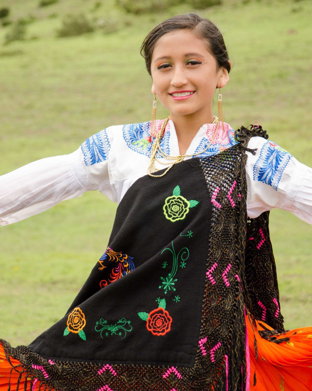 Bailarina en Mushak Nina Celebration, Cochasquí, Ecuador | ©Angela Drake Bailarina en Mushak Nina Celebration, Cochasquí, Ecuador | ©Angela Drake
