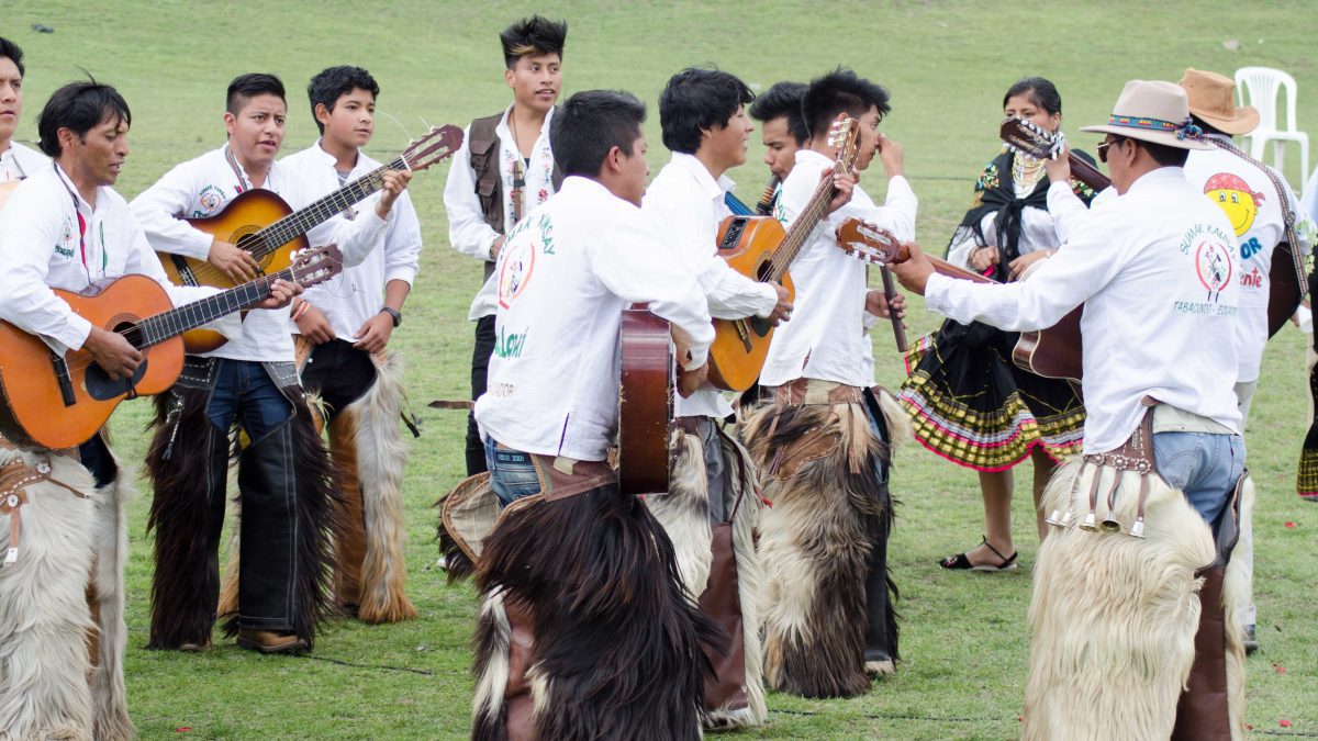 Banda toca Musica Andina en la Celebración Mushak Nina, Cochasquí, Ecuador | ©Ángela Drake Banda toca Musica Andina en la Celebración Mushak Nina, Cochasquí, Ecuador | ©Ángela Drake