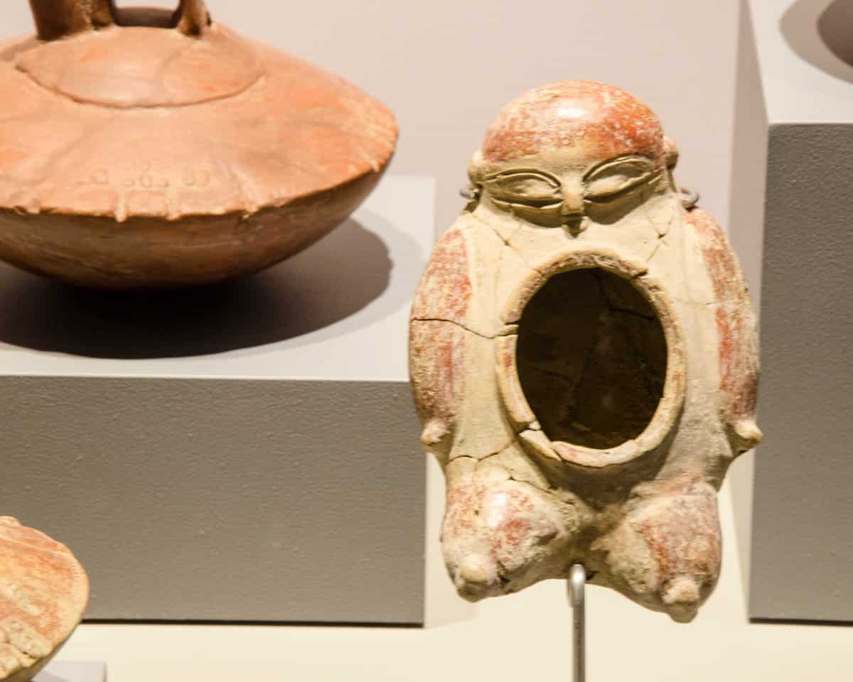 La Cultura Chorrera es otra civilización costera que duró 800 años desde la actual Manabí hasta el sur. La Cultura Chorrera es otra civilización costera que duró 800 años desde la actual Manabí hasta el sur.