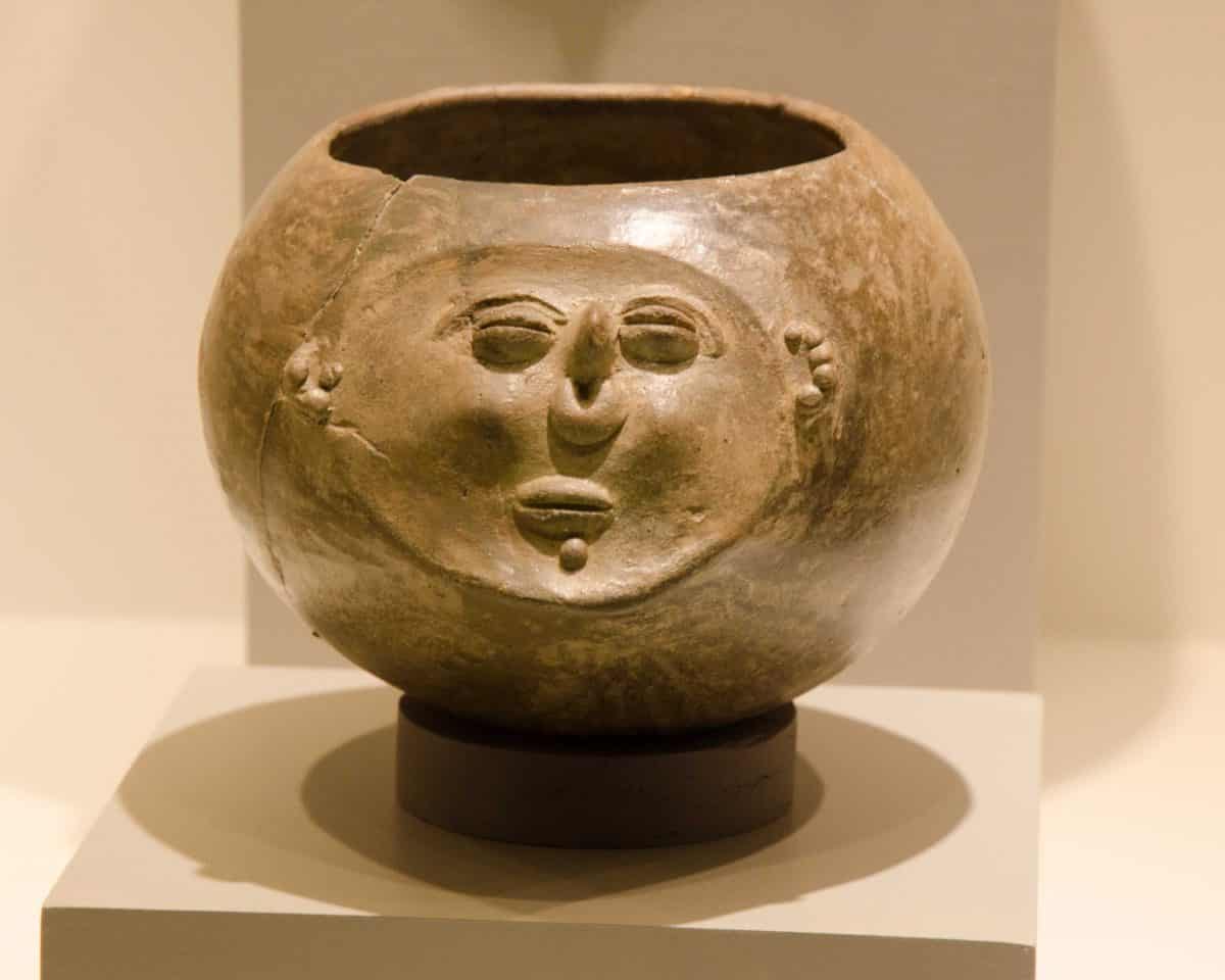 La cultura jamacoque estaba ubicada cerca de la actual Bahía de Caráquez. La cultura jamacoque estaba ubicada cerca de la actual Bahía de Caráquez.