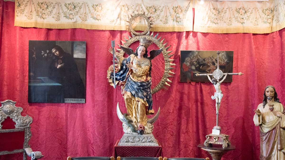 Carved Virgin of the Apocalypse of the Quito School, Museo Arquidiocesano de Arte Religioso | ©Angela Drake Carved Virgin of the Apocalypse of the Quito School, Museo Arquidiocesano de Arte Religioso | ©Angela Drake