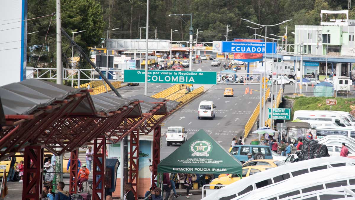 Border Crossing from Colombia into Ecuador