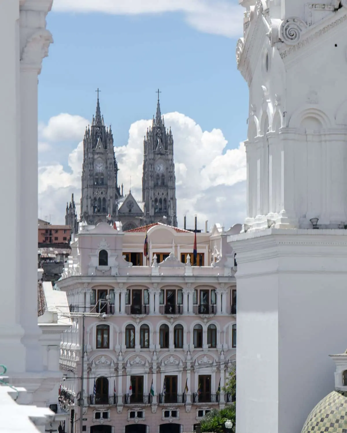 Vista Quito Vista de La Basílica del Voto Nacional desde el Centro Cultural, Quito, Ecuador | ©Ángela Drake
