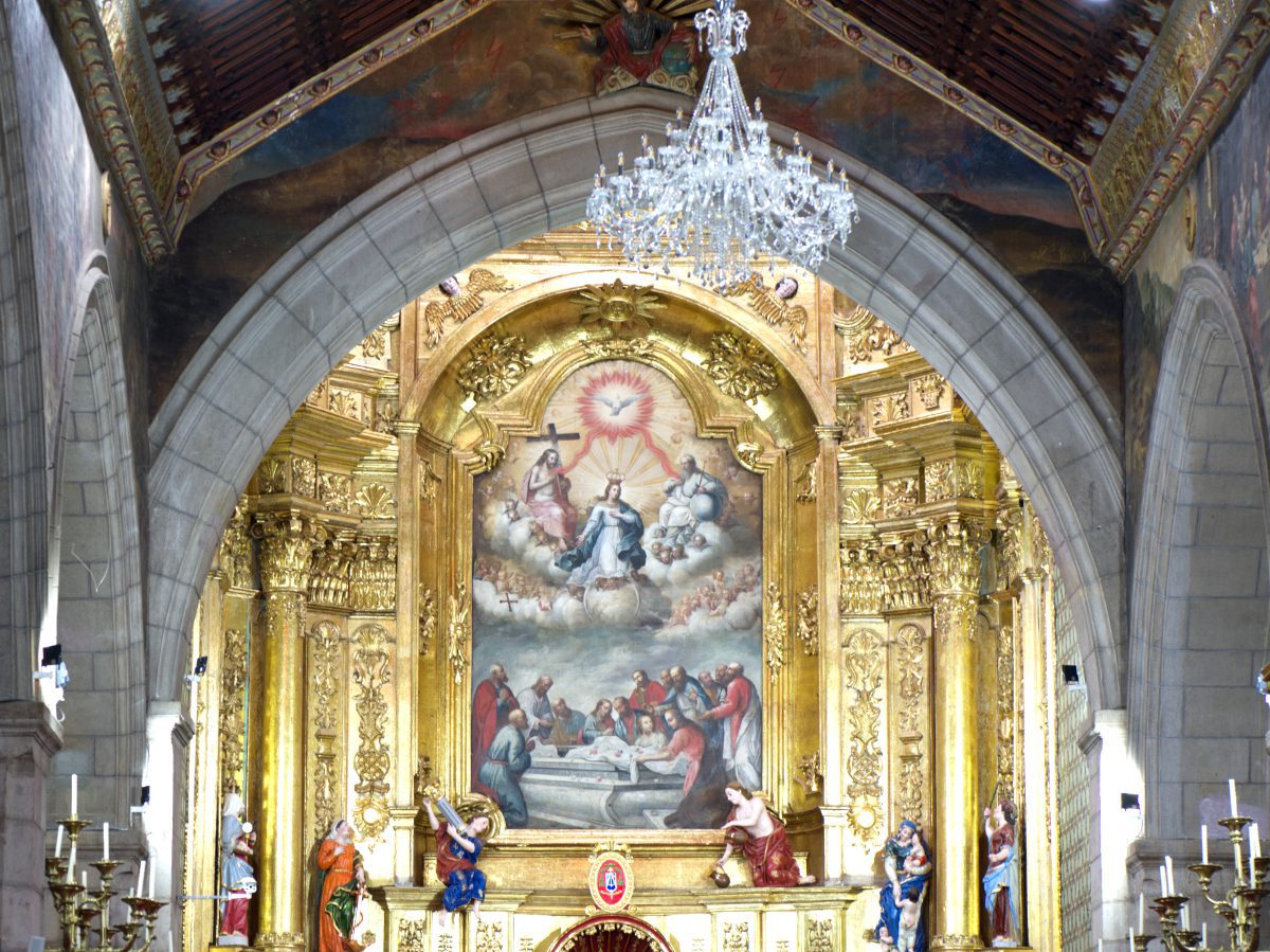The altar of the Quito Metropolitan Cathedral is covered in brilliant gold leaf and bears many hand carved and painted statues from the Quito School