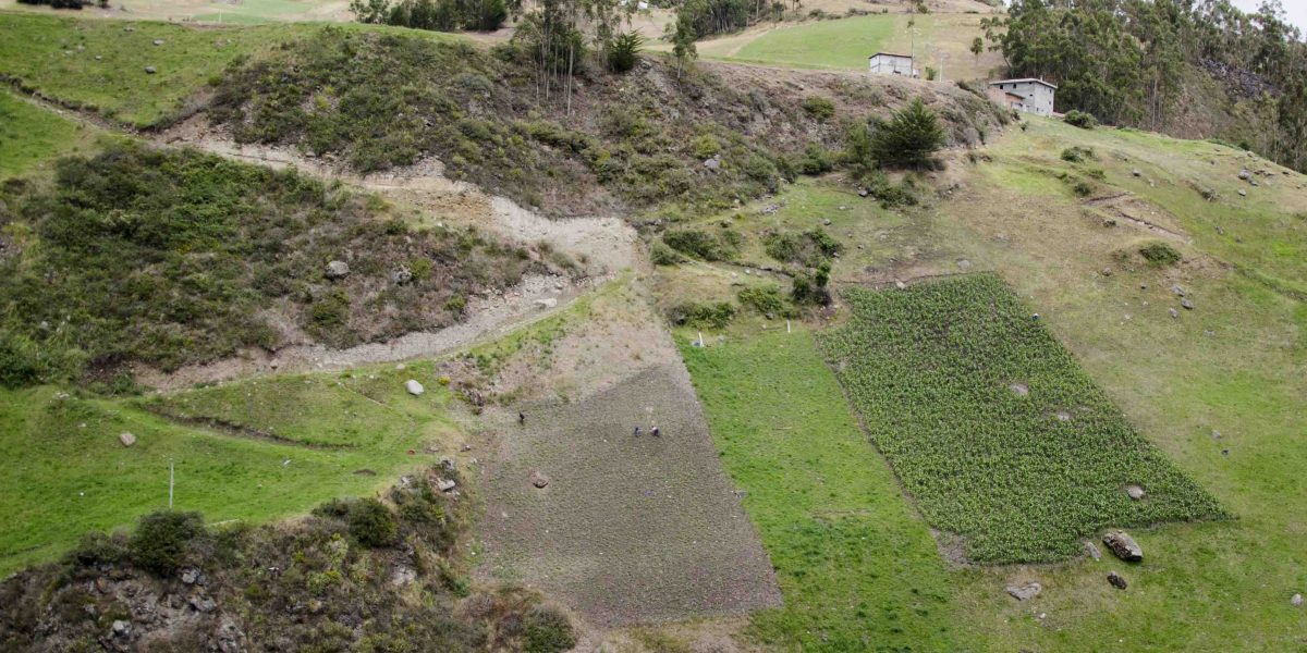 Farmfields often are steep and unbelievably hard to sow and harvest. Farm Fields, Ingapirca Trail, Cañar, Ecuador