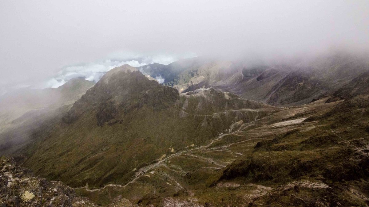 Hiking Guagua Pichincha