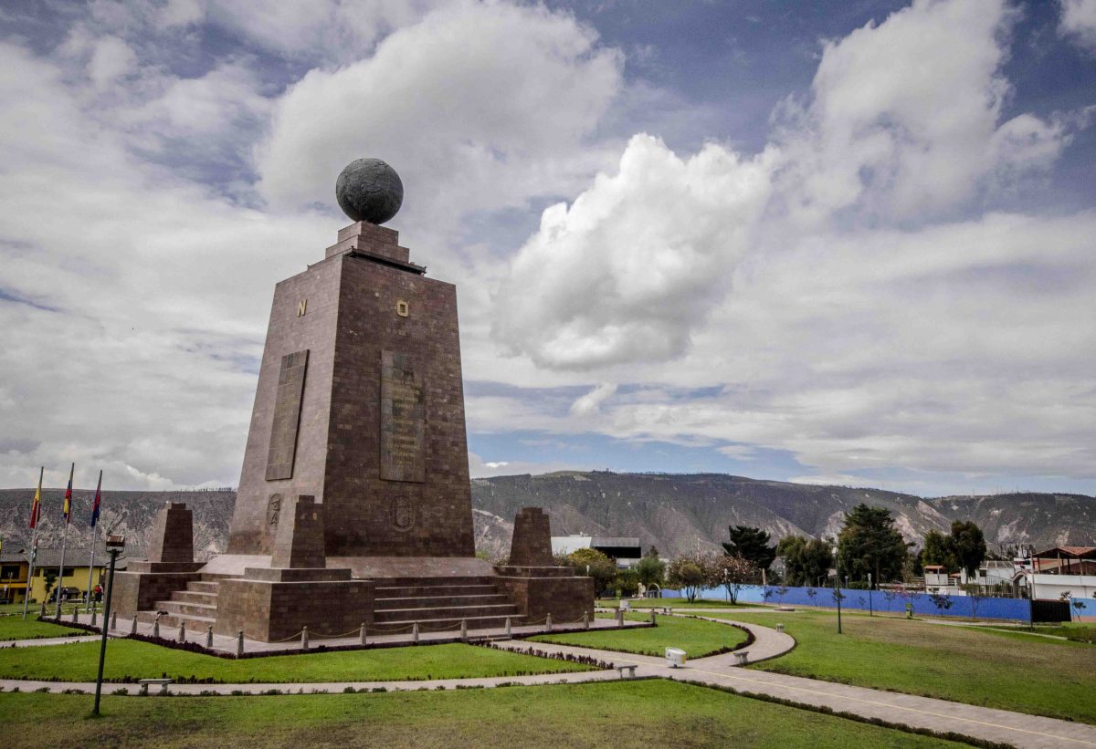 Mitad del Mundo, Quito