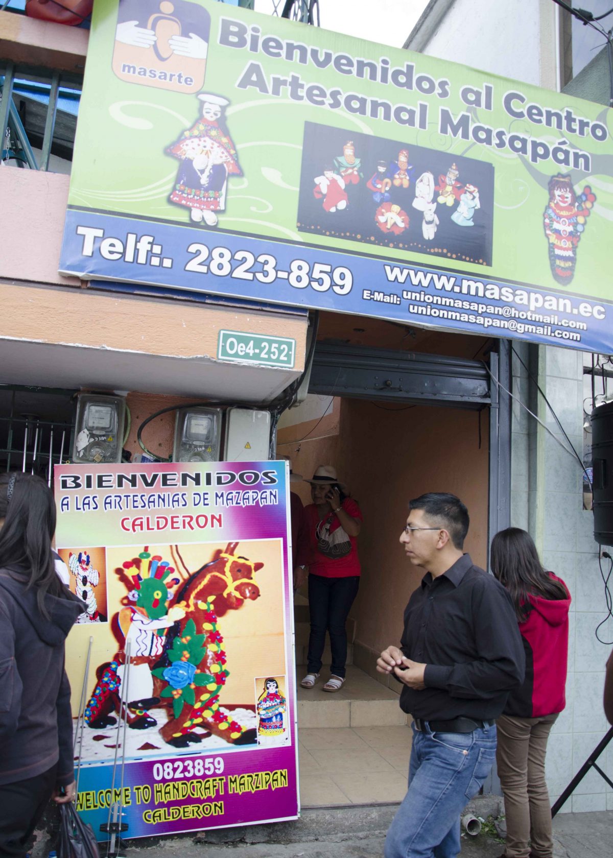 Entrance to the Mazapán Artists, Calderón, Ecuador | © Angela Drake Entrance to the Mazapán Artists, Calderón, Ecuador | © Angela Drake