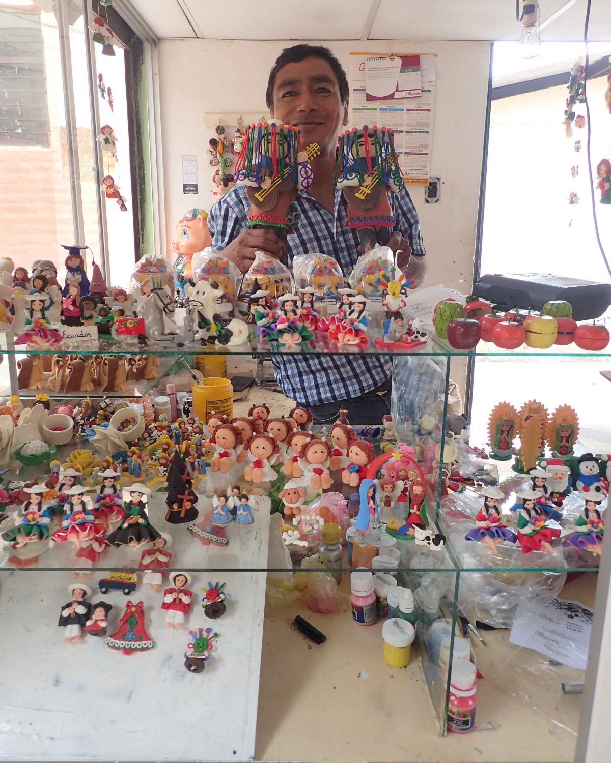Artist from the Union of Mazapán Artists, Calderón, Ecuador | © Angela Drake Artist from the Union of Mazapán Artists, Calderón, Ecuador | © Angela Drake
