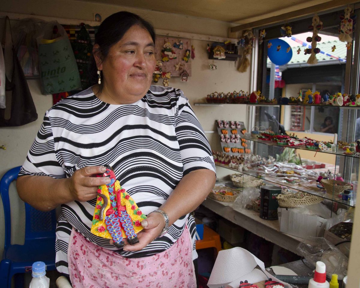 Artist from the Union of Mazapán Artists, Calderón, Ecuador | © Angela Drake Artist from the Union of Mazapán Artists, Calderón, Ecuador | © Angela Drake