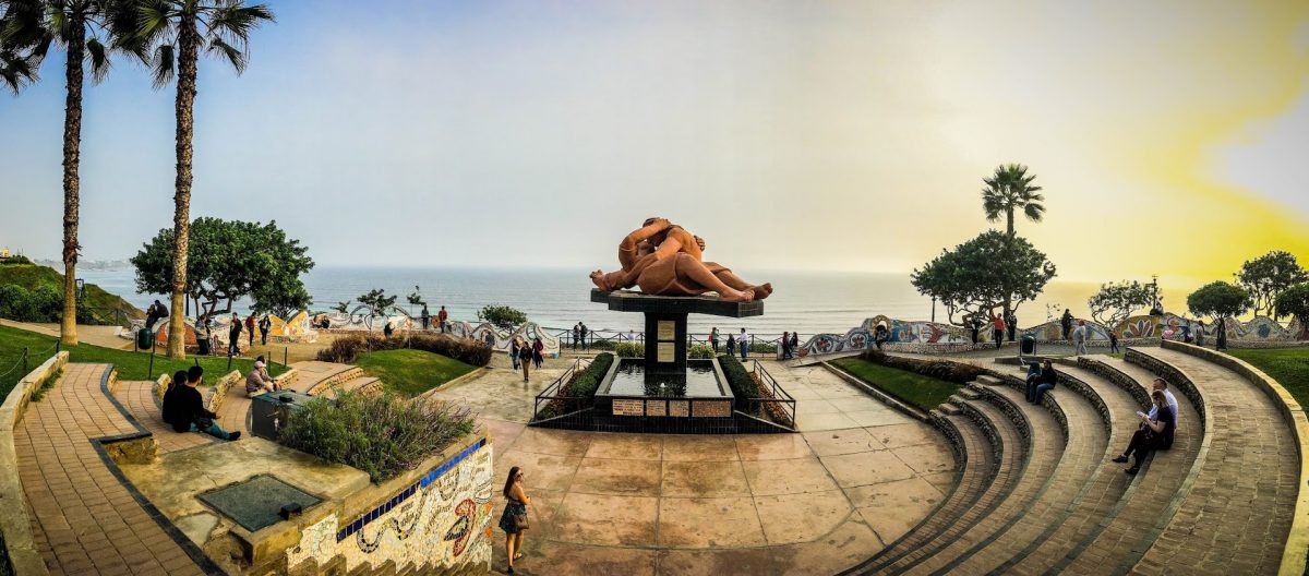 El Beso, Parque de Amor, Lima Peru | @Laura Frasse El Beso, Parque de Amor, Lima Peru | @Laura Frasse