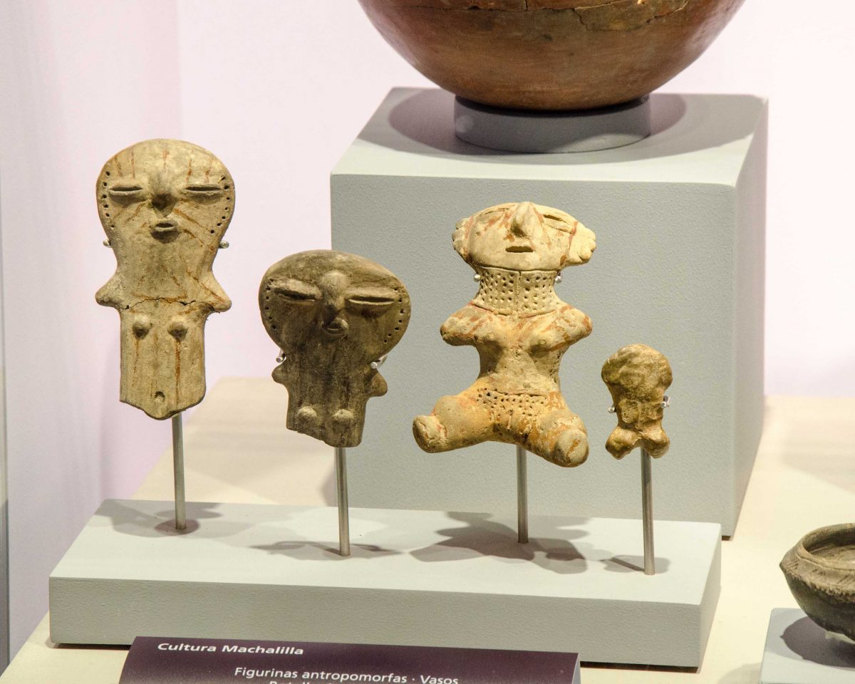 These figures are from the Machalilla Culture. They lived in the same region as Valdivia but only lasted about 400 years.