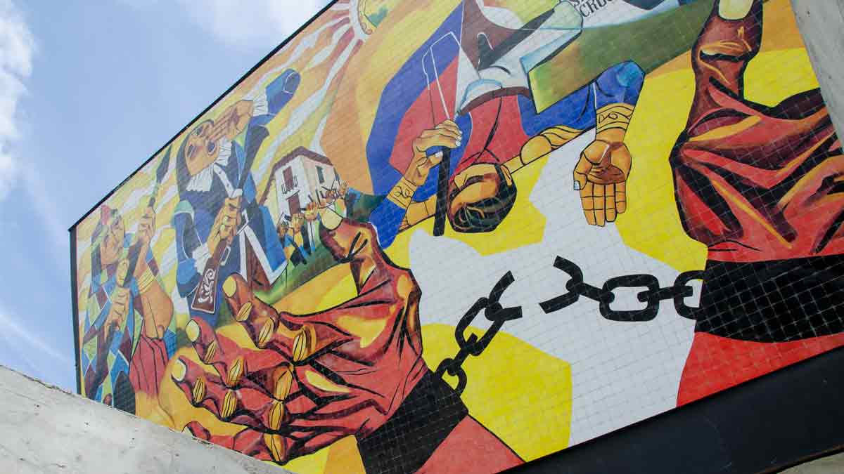 Canto de la Rebeldia by Eduardo Kingman; Cima de la Libertad, Quito, Ecuador | ©Angela Drake Canto de la Rebeldia by Eduardo Kingman; Cima de la Libertad, Quito, Ecuador | ©Angela Drake