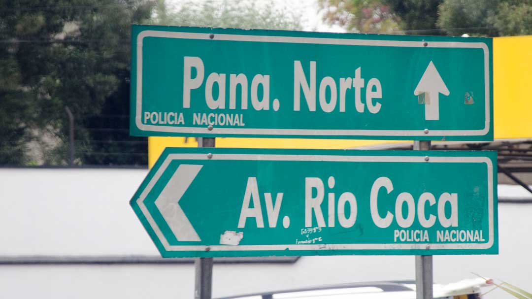 Directional Signs, Driving in Quito, Ecuador | ©Angela Drake Directional Signs, Driving in Quito, Ecuador | ©Angela Drake