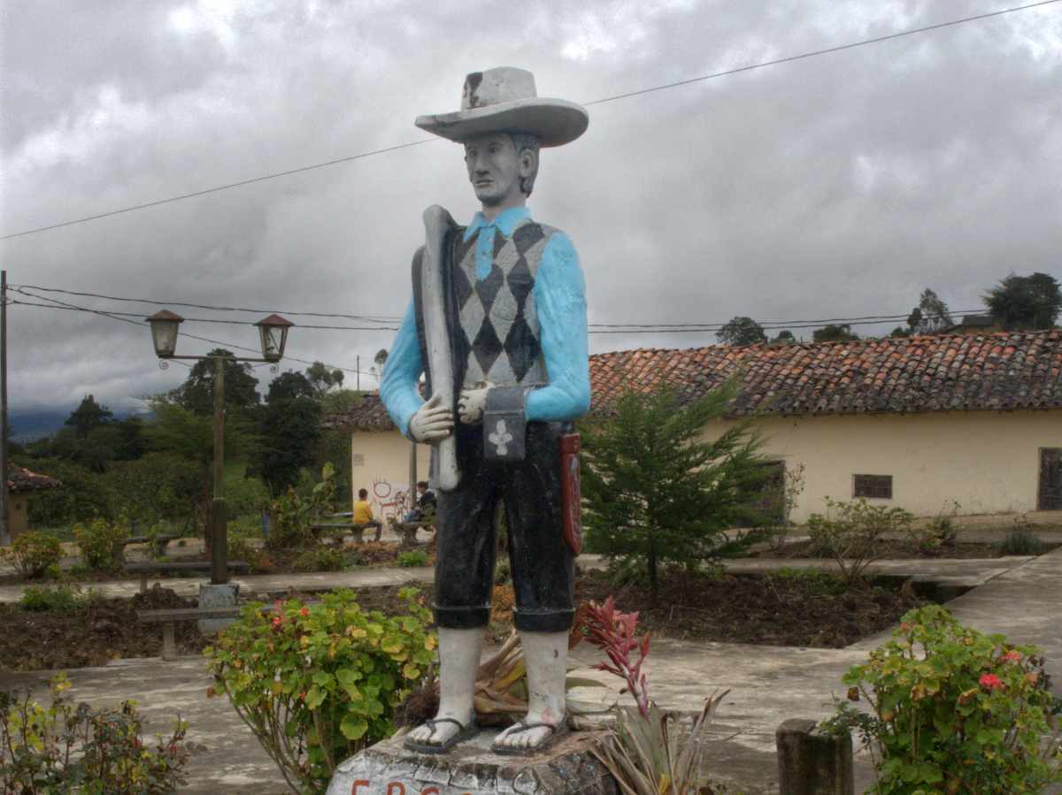A concrete statue of Cacique Taita Porachachi in Cuemal's main plaza.